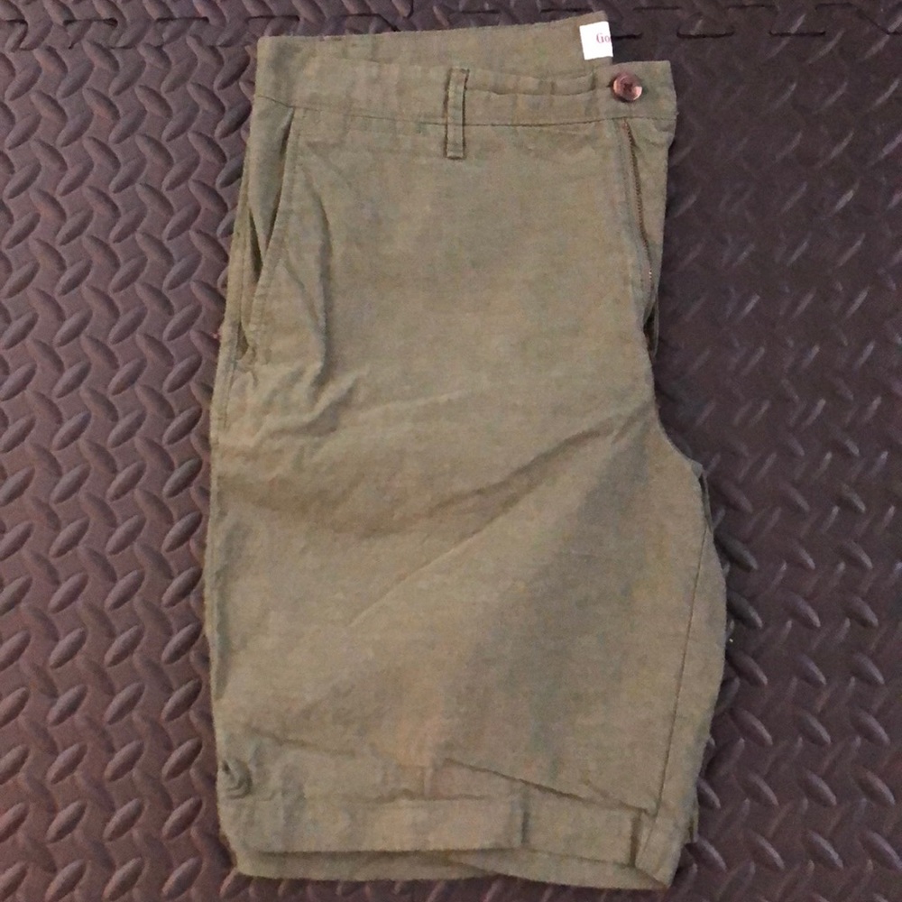 Goodfellow Men’s Olive green shirt size 34